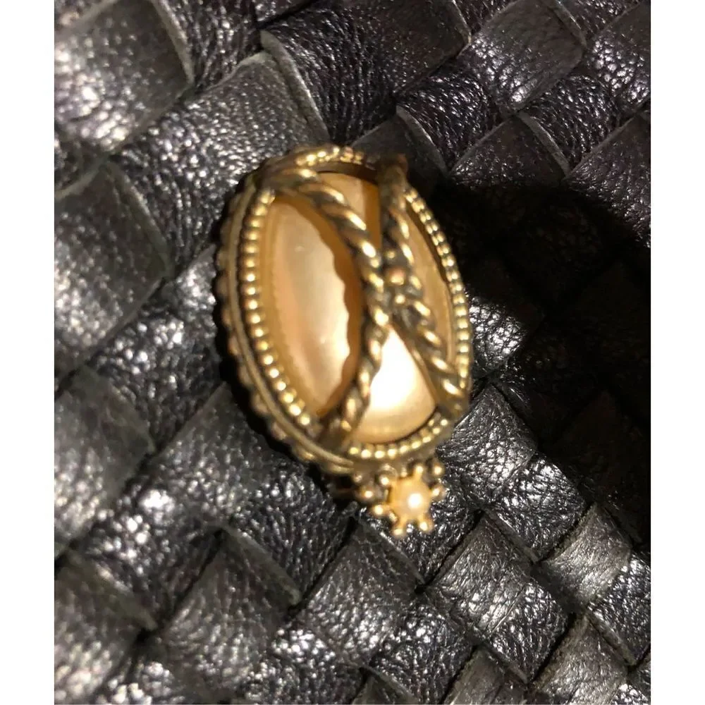 REGAL - 🎉HPx2 🎉 Vintage Regal Gothic-Style Oval Faux Pearl Chunky Clip-Ons